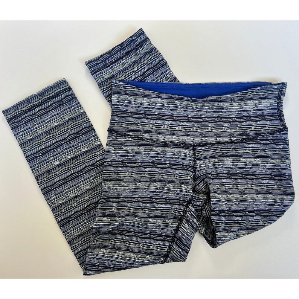 Lululemon Size 4 Wunder Under Blue Cyber Stripe Crop Capri Leggings Active